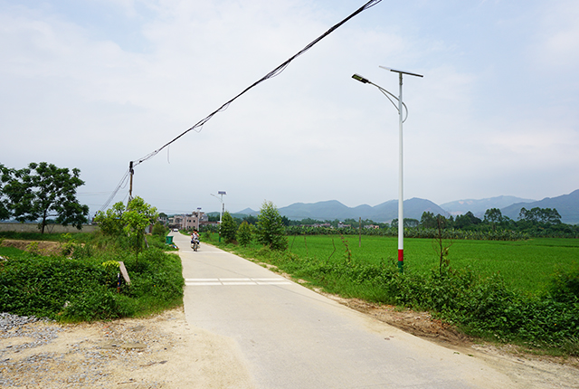 太陽能路燈全套多少錢